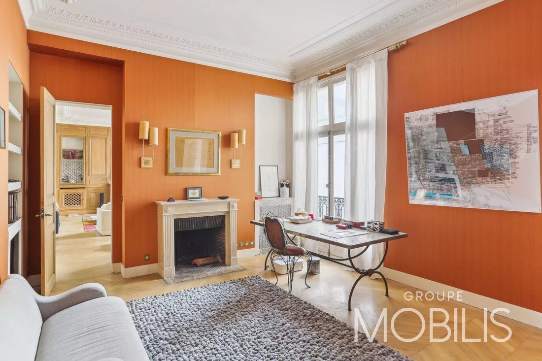 Apartment in Triangle d'Or, Paris 8e Arrondissement, Paris 5 - 13090208