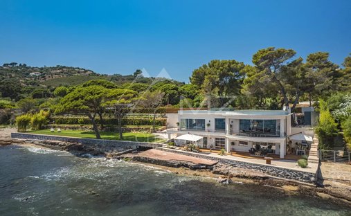 House in Roquebrune-sur-Argens, Provence-Alpes-Côte d'Azur, France 1