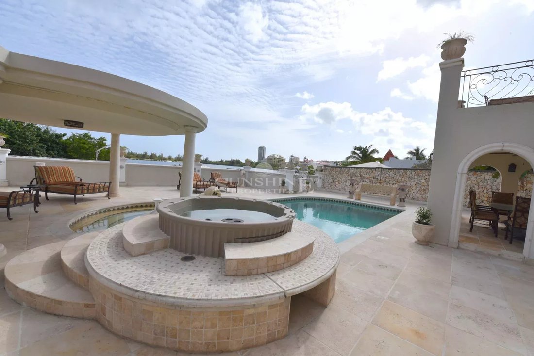 Villa in Simpson Bay, Sint Maarten 2 - 12170310