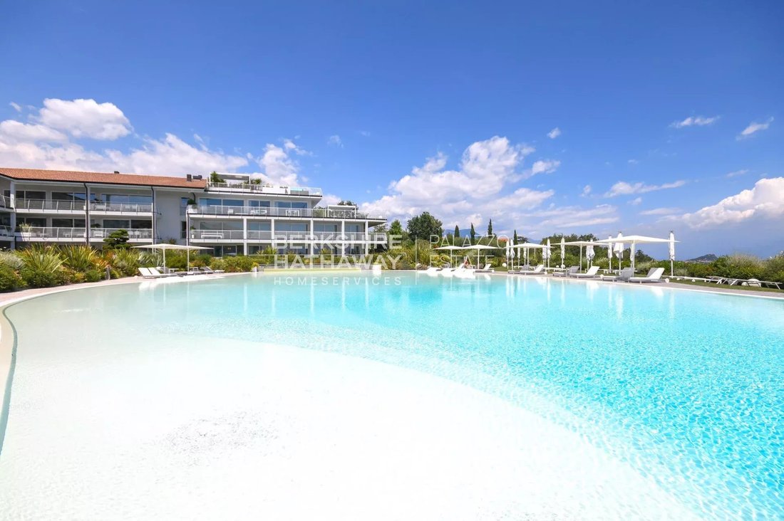 Apartment in Hill Zone, Padenghe sul Garda, Lombardy 2 - 12385731