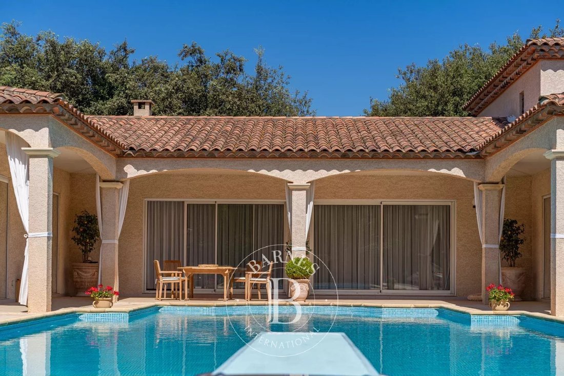Villa in Centre Ville, Castries, France 3 - 14532649