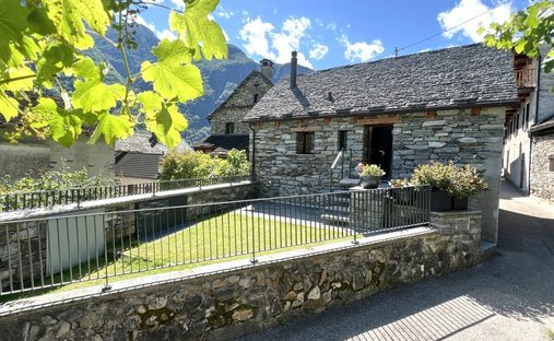 House in Maggia, Ticino, Switzerland 1
