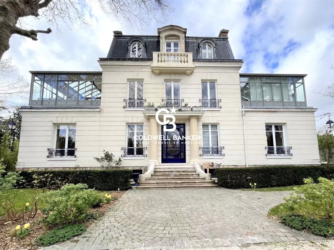 Estate in Chatou, Ile-de-France, France 3 - 12969307