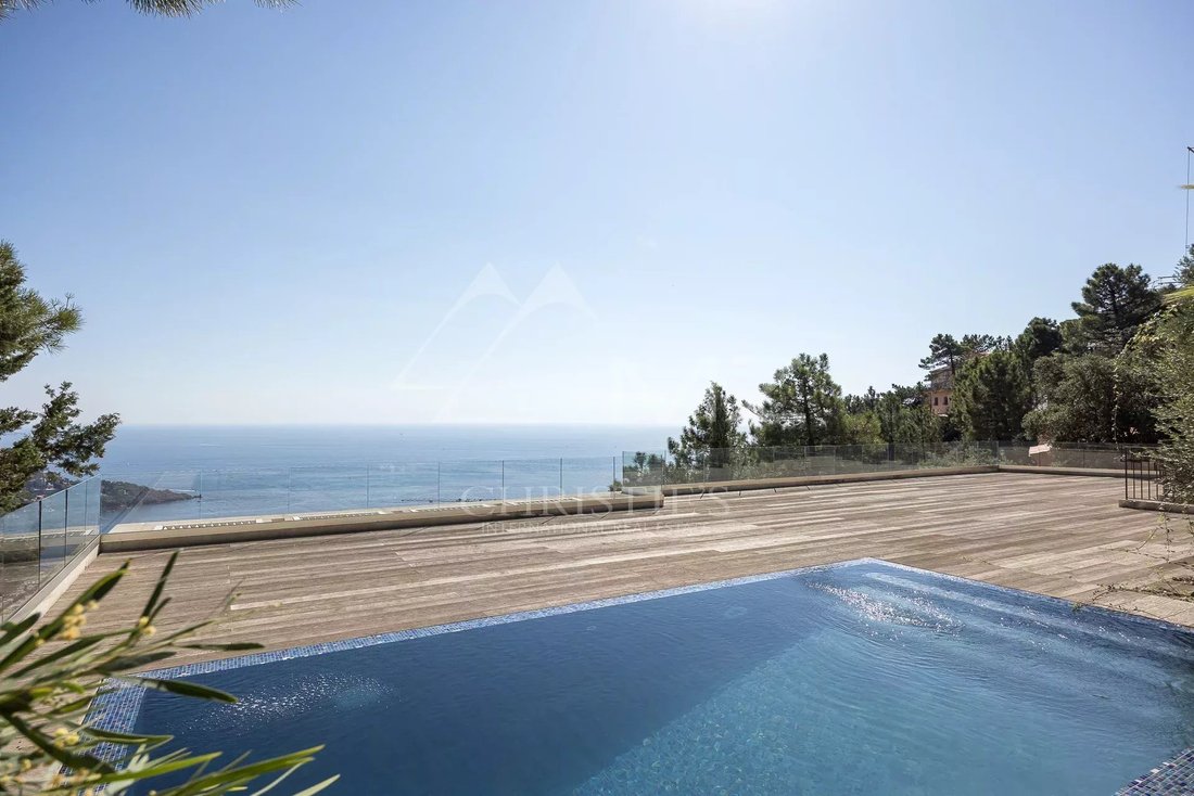 Villa in Théoule-sur-Mer, Provence-Alpes-Côte d'Azur, France 3 - 14136537