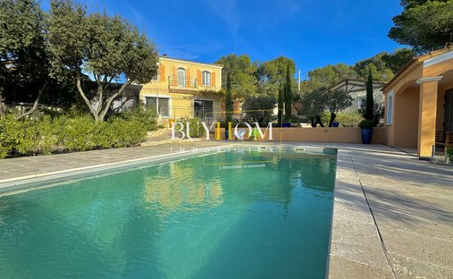 House in Saint Antoine, L'Isle-sur-la-Sorgue, France 1