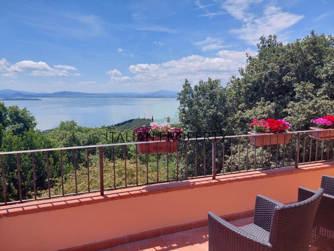 Villa en Passignano sul Trasimeno, Umbría, Italia 1 - 14962386