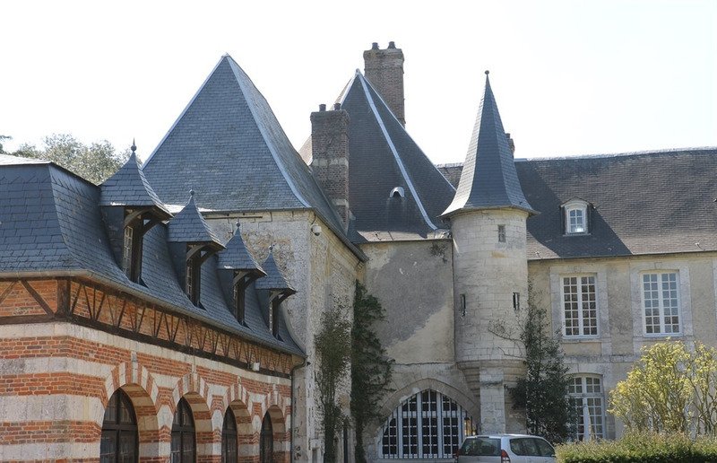 Château des Siècles: A 42-Hectare Norman Legacy Near Honfleur’s Golden Light