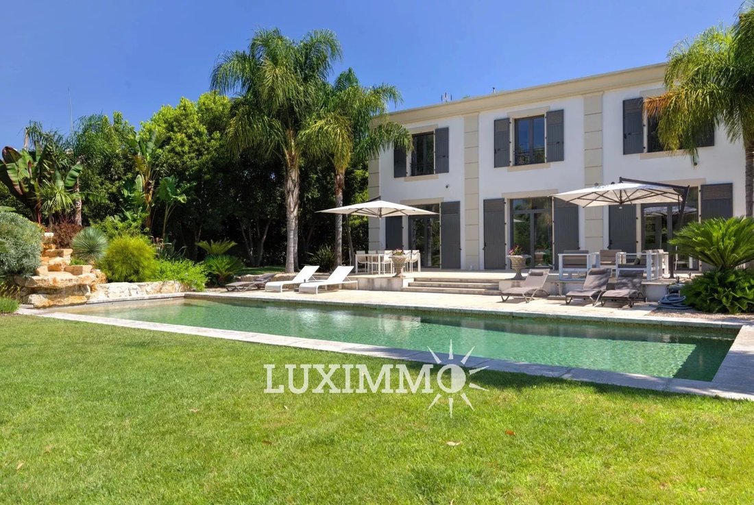 Villa in Mougins, Provence-Alpes-Côte d'Azur, France 1 - 13664828