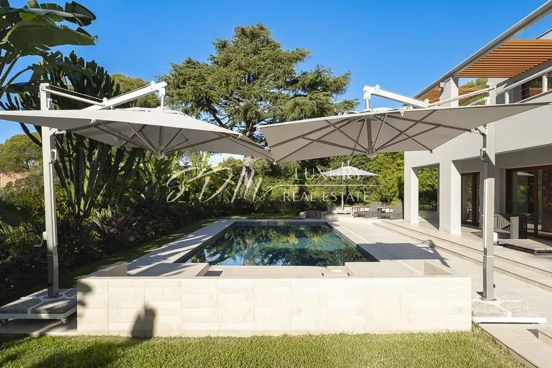 Villa in Saint-Jean-Cap-Ferrat, Provence-Alpes-Côte d'Azur, France 4 - 13438546