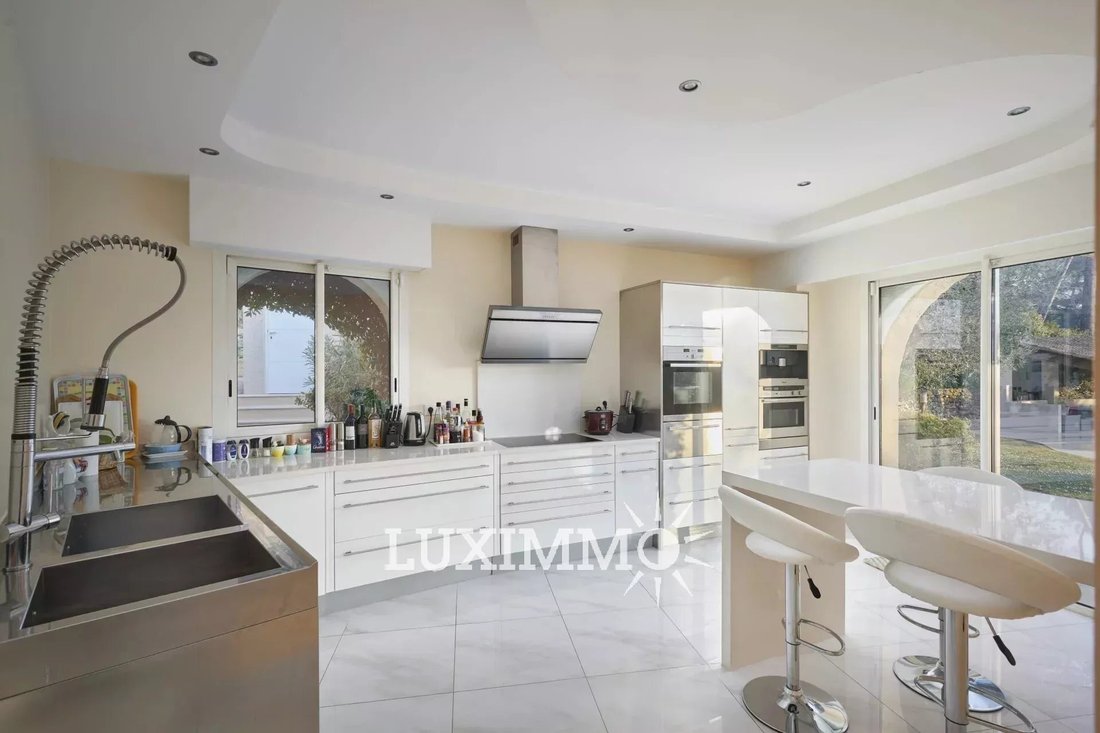 Villa in Mougins, Provence-Alpes-Côte d'Azur, France 5 - 13769295