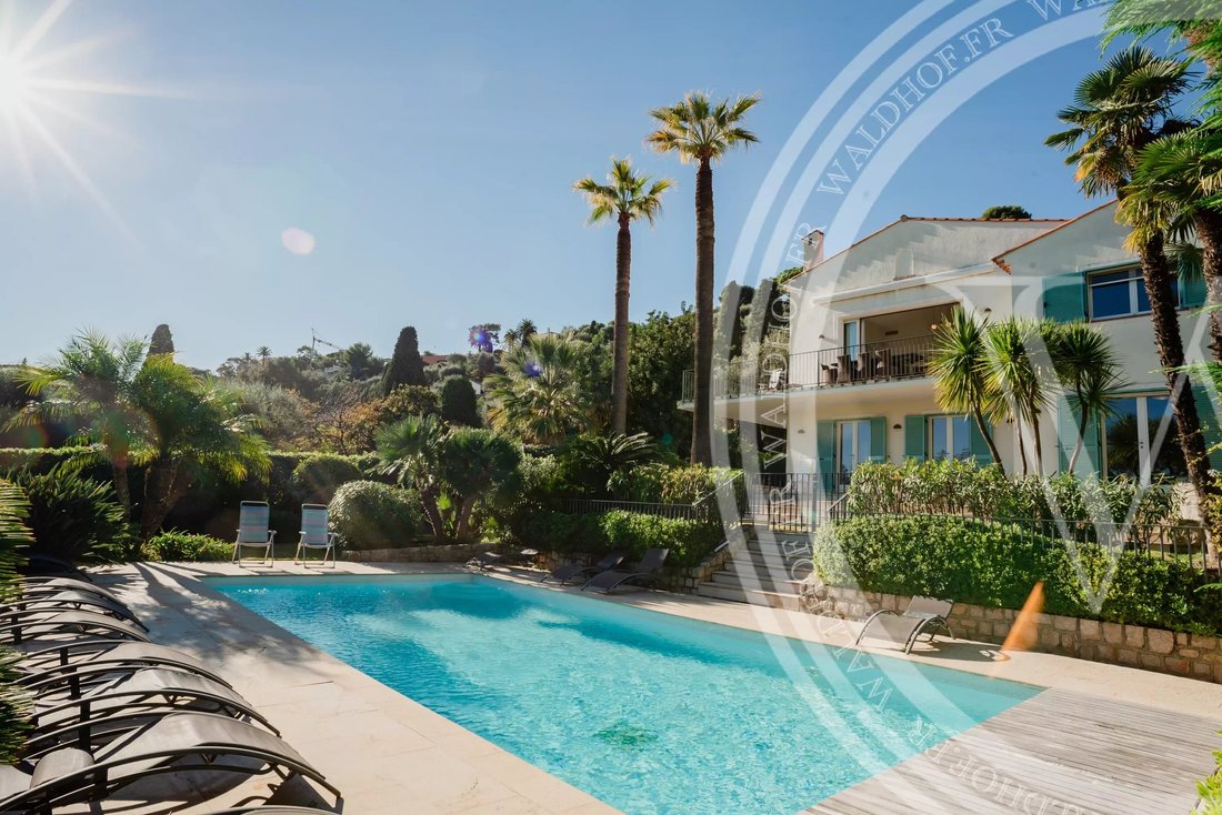 Villa in Saint-Jean-Cap-Ferrat, Provence-Alpes-Côte d'Azur, France 1 - 13690765