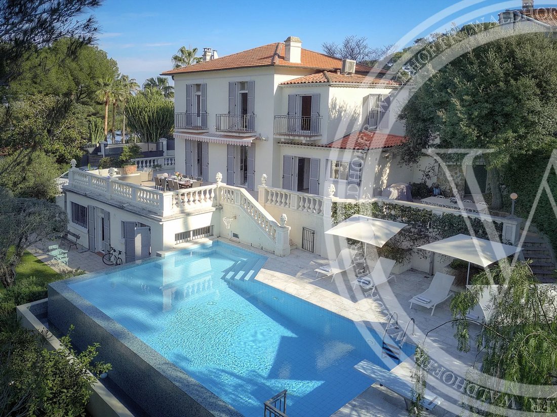 Villa in Antibes, Provence-Alpes-Côte d'Azur, France 1 - 13825709