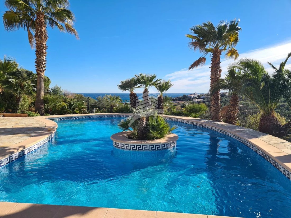 Villa in Montagne des Chèvres, Villeneuve-lès-Avignon, France 2 - 13559573