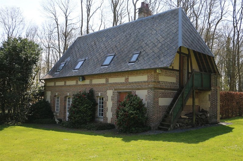 Château des Siècles: A 42-Hectare Norman Legacy Near Honfleur’s Golden Light