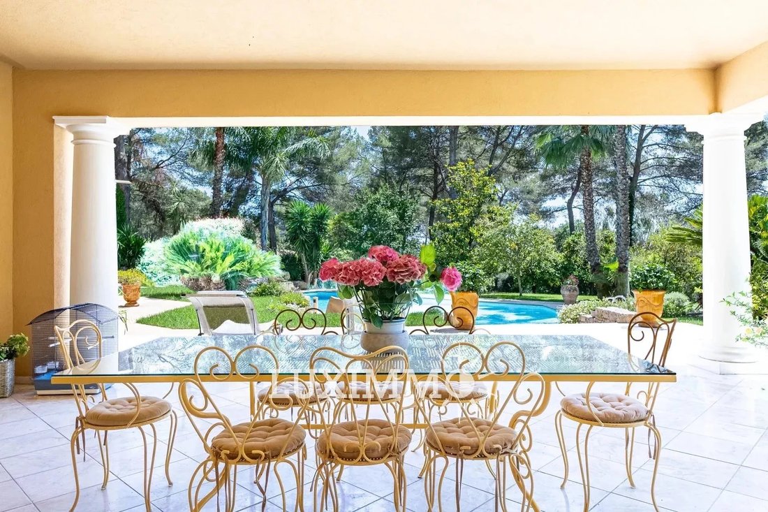 Villa in Mougins, Provence-Alpes-Côte d'Azur, France 2 - 13734086