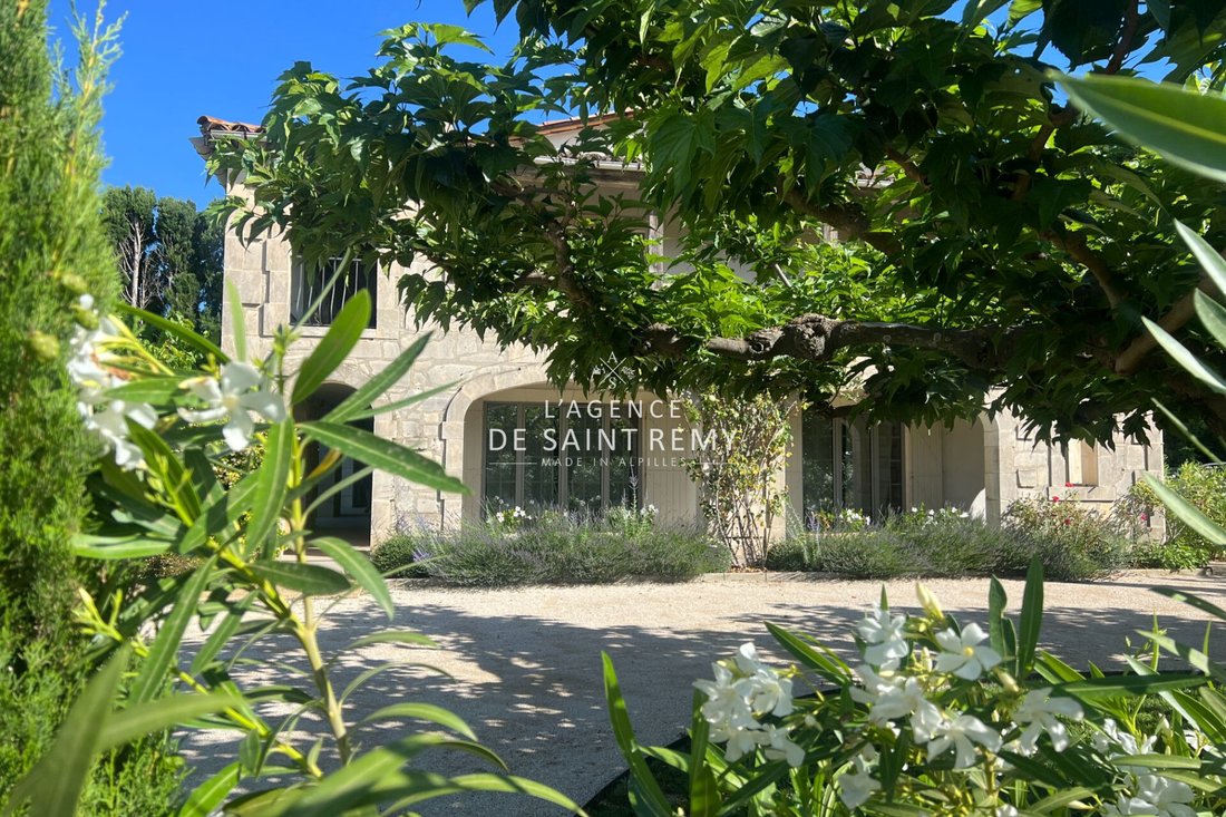 Villa in Saint-Rémy-de-Provence, Provence-Alpes-Côte d'Azur, France 2 - 14960719