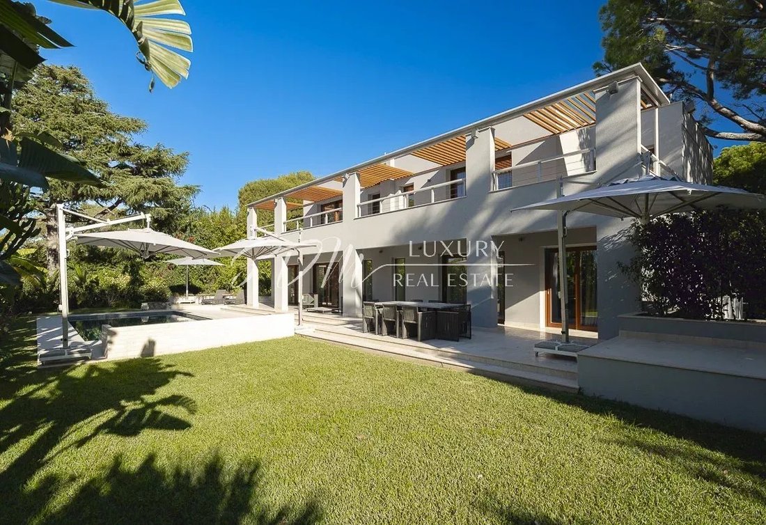 Villa in Saint-Jean-Cap-Ferrat, Provence-Alpes-Côte d'Azur, France 3 - 13438546