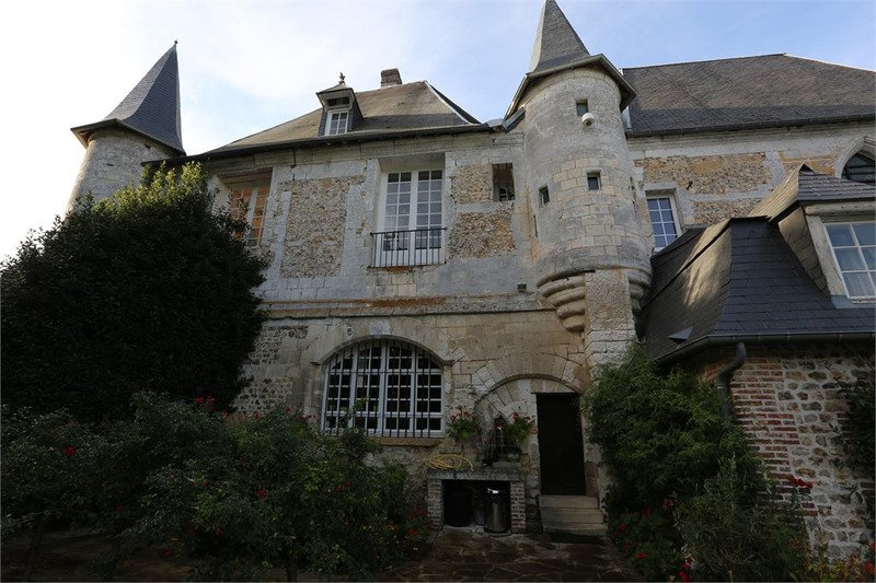 Château des Siècles: A 42-Hectare Norman Legacy Near Honfleur’s Golden Light