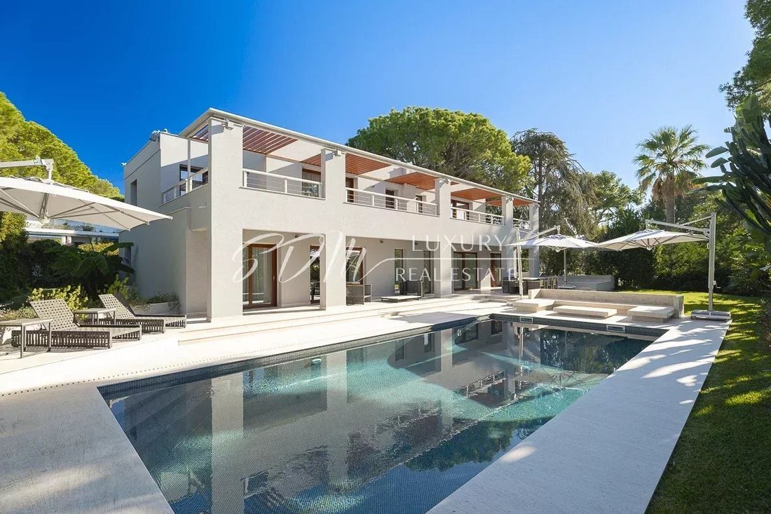Villa in Saint-Jean-Cap-Ferrat, Provence-Alpes-Côte d'Azur, France 1 - 13438546