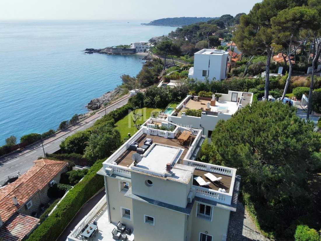 Villa in Antibes, Provence-Alpes-Côte d'Azur, France 2 - 12900568