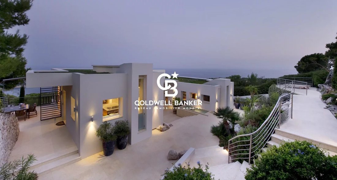 Villa in Saint-Jean-Cap-Ferrat, Provence-Alpes-Côte d'Azur, France 5 - 12577098