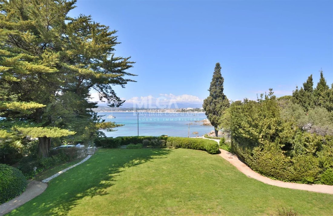Villa in Antibes, Provence-Alpes-Côte d'Azur, France 2 - 14857152