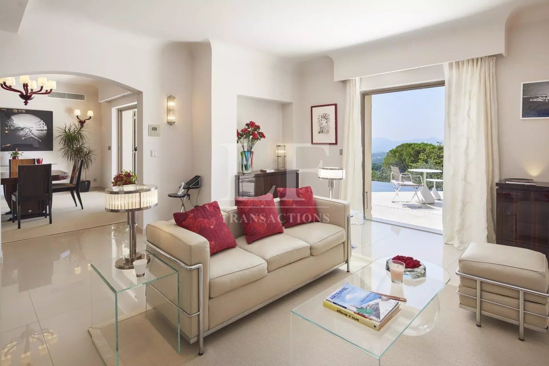 Estate in Mougins, Provence-Alpes-Côte d'Azur, France 4 - 12900817
