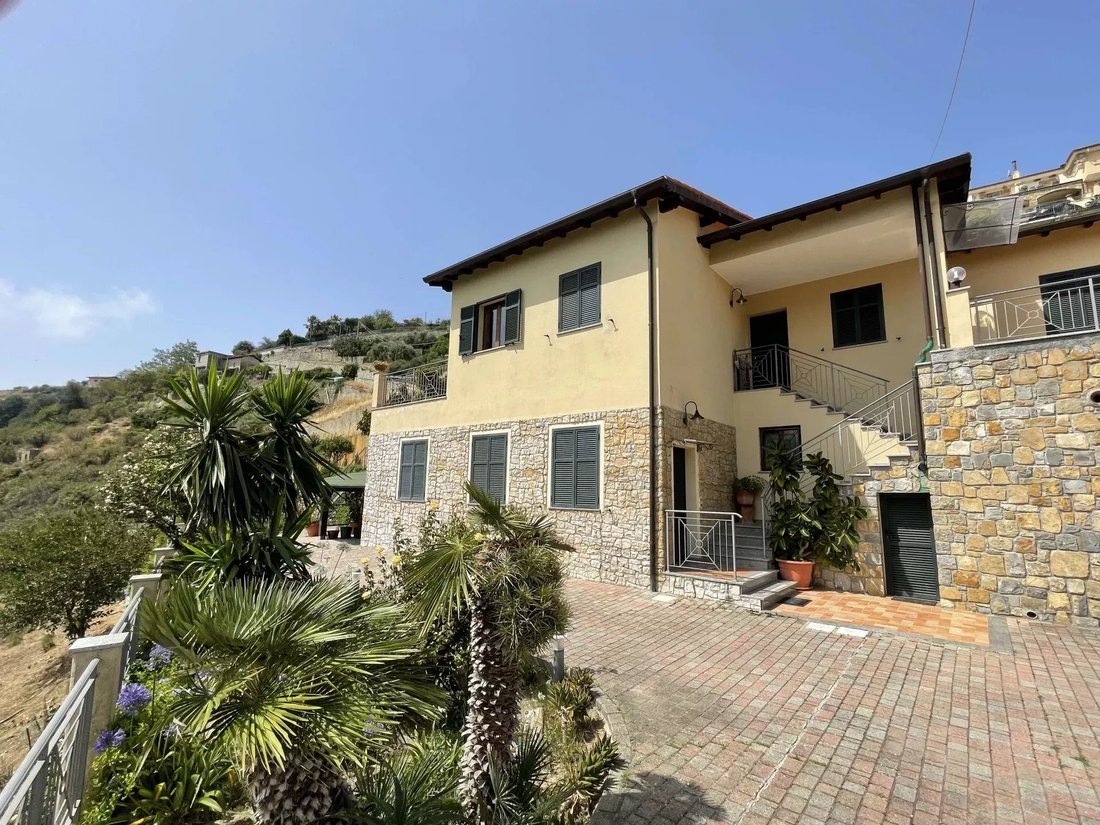 Villa in Bordighera, Liguria, Italy 1 - 13374131