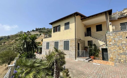 Villa in Bordighera, Liguria, Italy 1