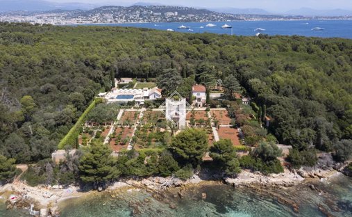 Villa in Font de Veyre, Cannes, France 1