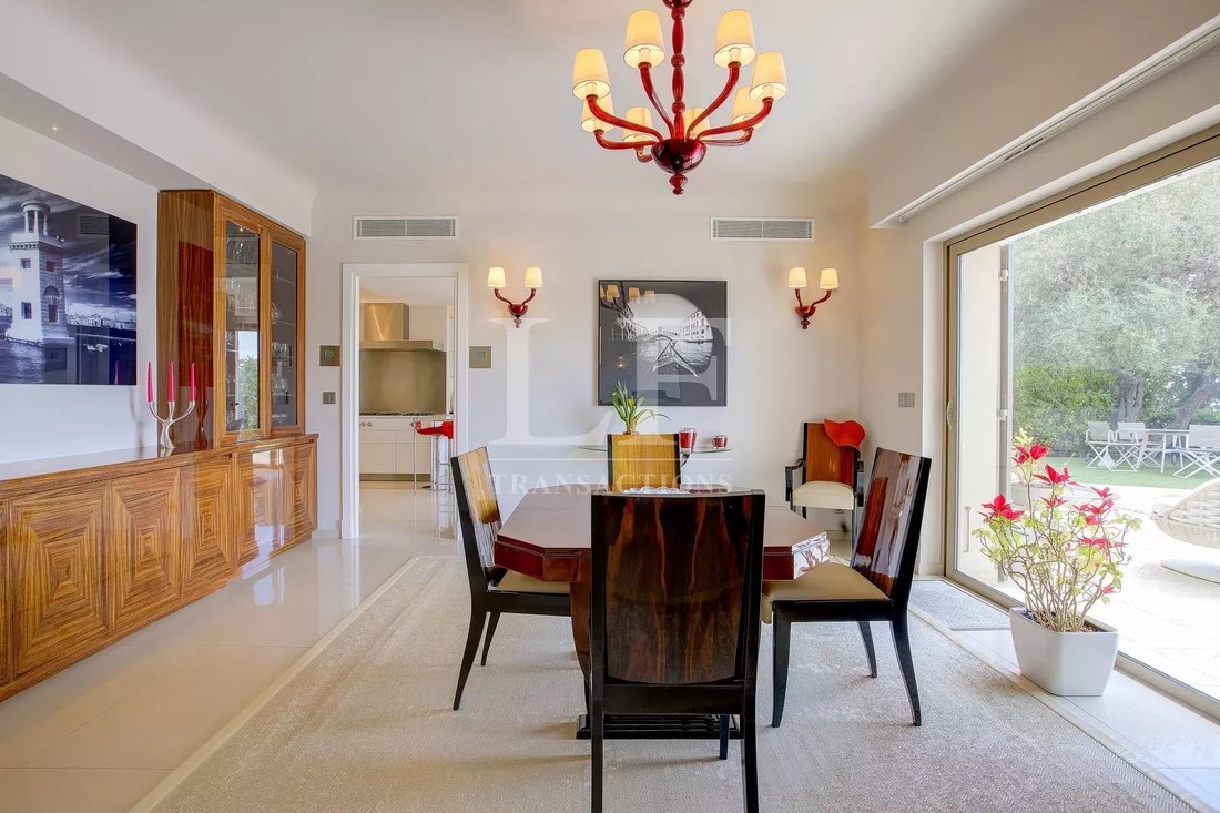 Estate in Mougins, Provence-Alpes-Côte d'Azur, France 5 - 12900817