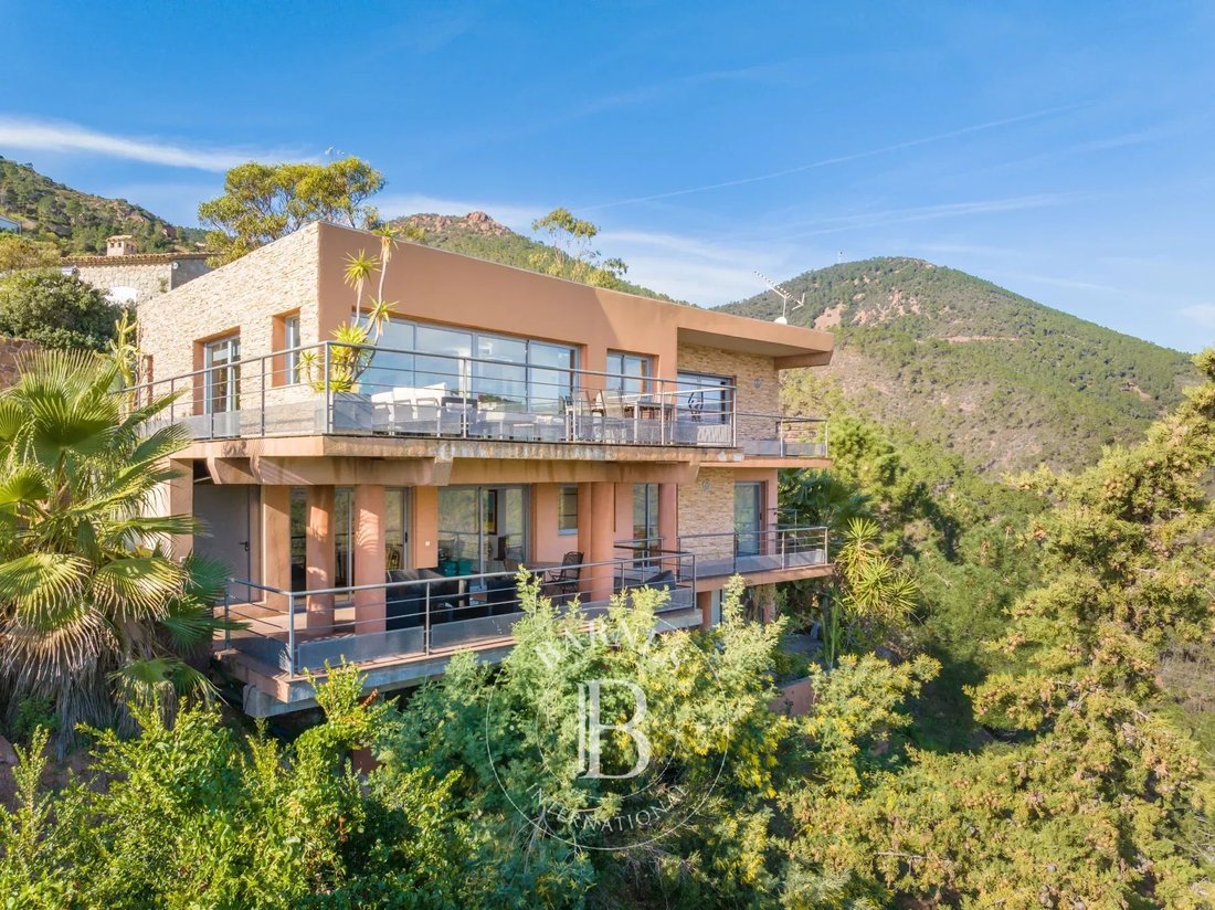 Villa in Théoule-sur-Mer, Provence-Alpes-Côte d'Azur, France 1 - 13782166