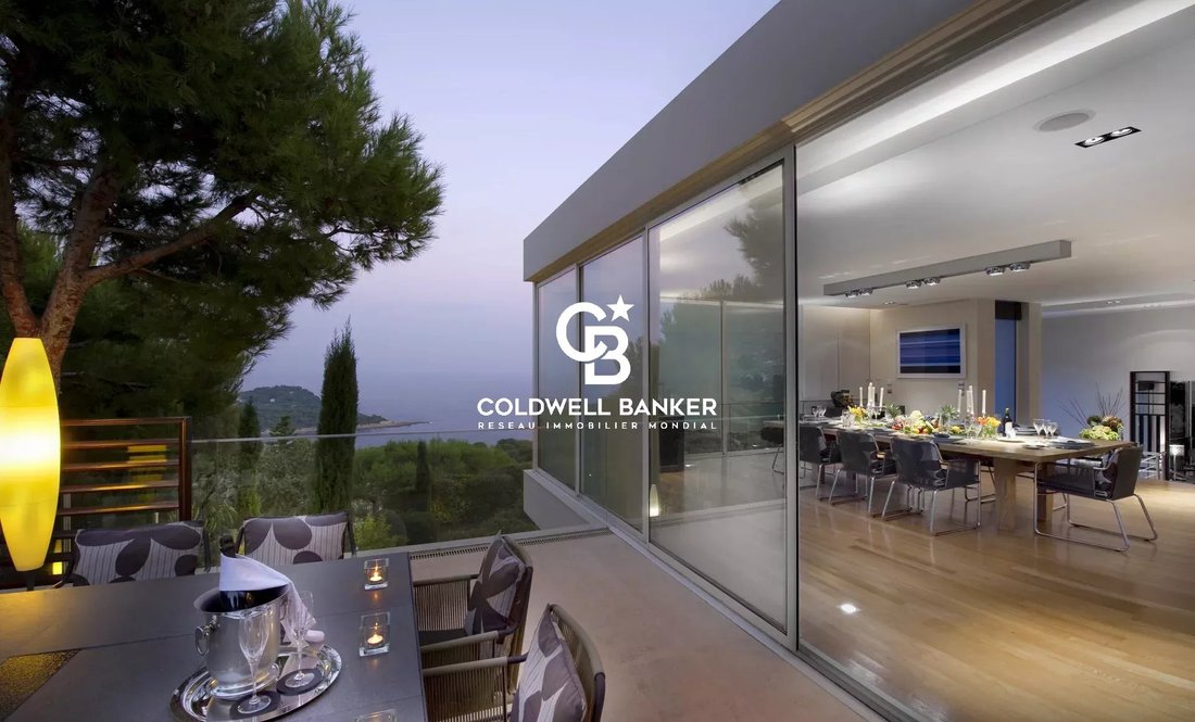 Villa in Saint-Jean-Cap-Ferrat, Provence-Alpes-Côte d'Azur, France 4 - 12577098