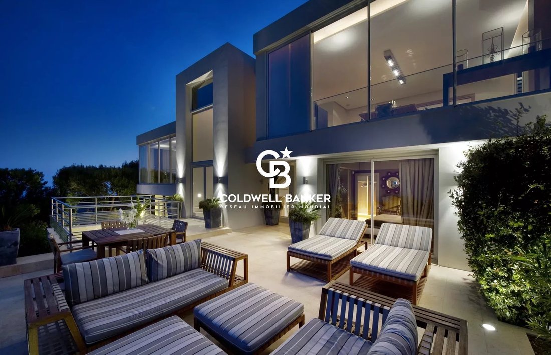 Villa in Saint-Jean-Cap-Ferrat, Provence-Alpes-Côte d'Azur, France 3 - 12577098