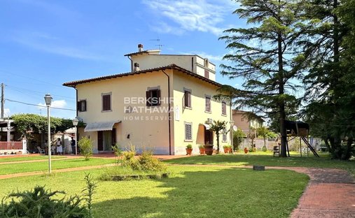 Villa in Bientina, Tuscany, Italy 1