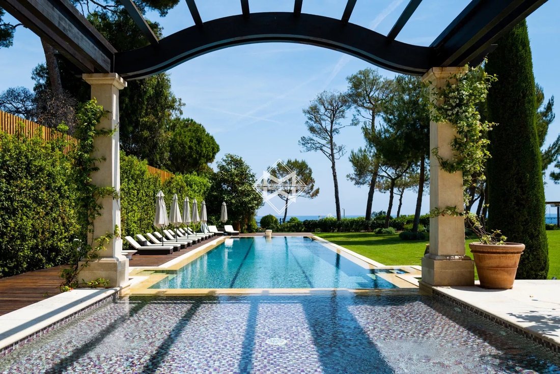 Villa in Saint-Jean-Cap-Ferrat, Provence-Alpes-Côte d'Azur, France 3 - 12022214