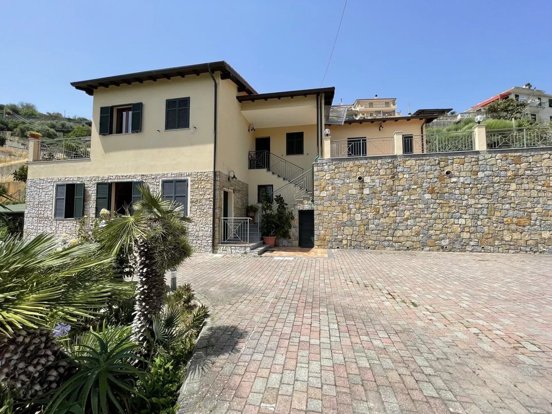 Villa in Bordighera, Liguria, Italy 2 - 13374131