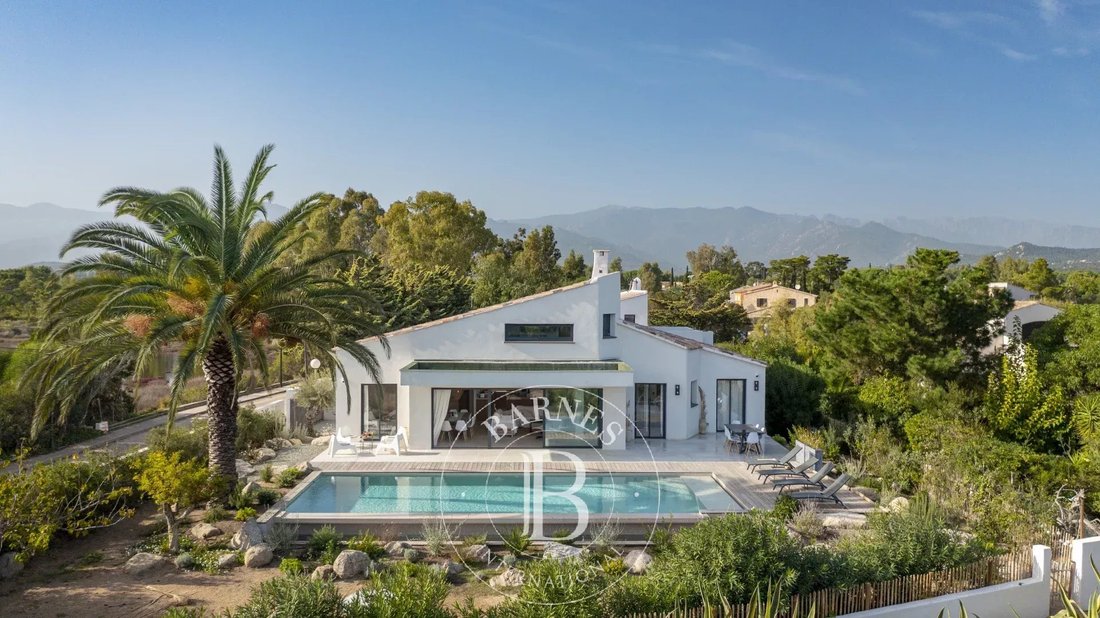 Villa in Lecci, Corsica, France 2 - 12953366