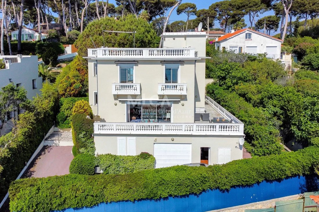 Villa in Antibes, Provence-Alpes-Côte d'Azur, France 1 - 12900568