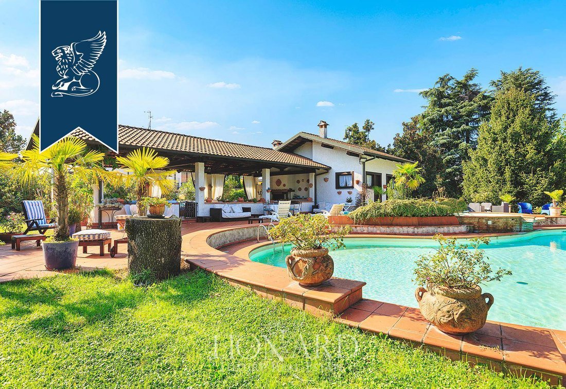 Villa in Center, Parabiago, Lombardy 2 - 14964652