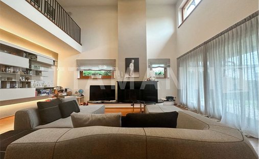 Villa in Villa Guardia, Lombardy, Italy 1