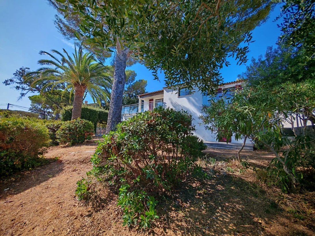 Villa in Les Issambres, Roquebrune-sur-Argens, France 2 - 14963038