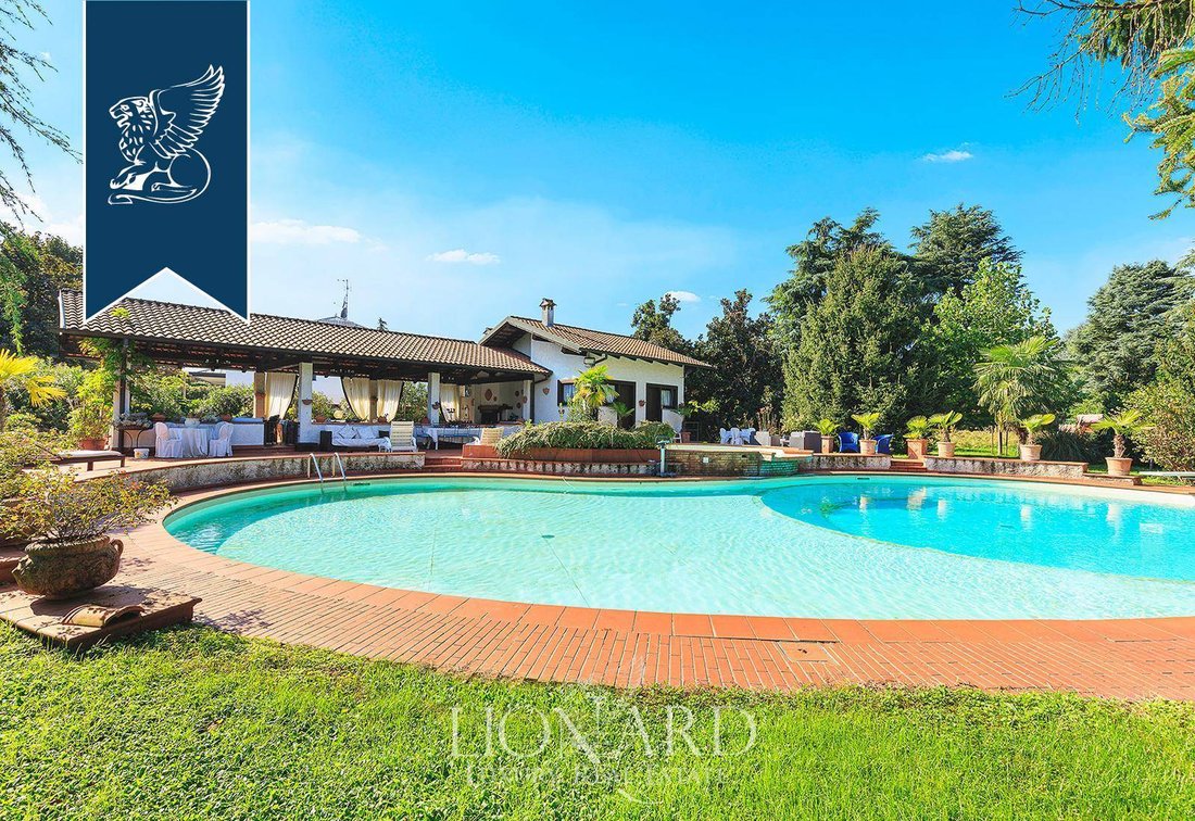 Villa in Center, Parabiago, Lombardy 1 - 14964652