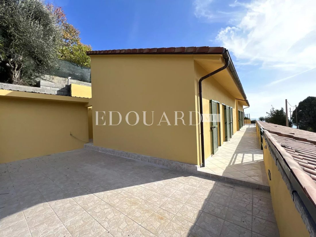 Estate in Castellar, Provence-Alpes-Côte d'Azur, France 1 - 12302929