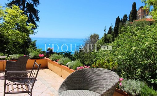 Villa in Village-Cros de Caste-Coupiere-Mont Gros, Roquebrune-Cap-Martin, France 1