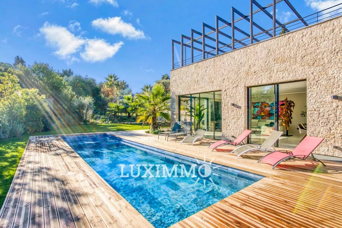 Villa in Mougins, Provence-Alpes-Côte d'Azur, France 1 - 13769256