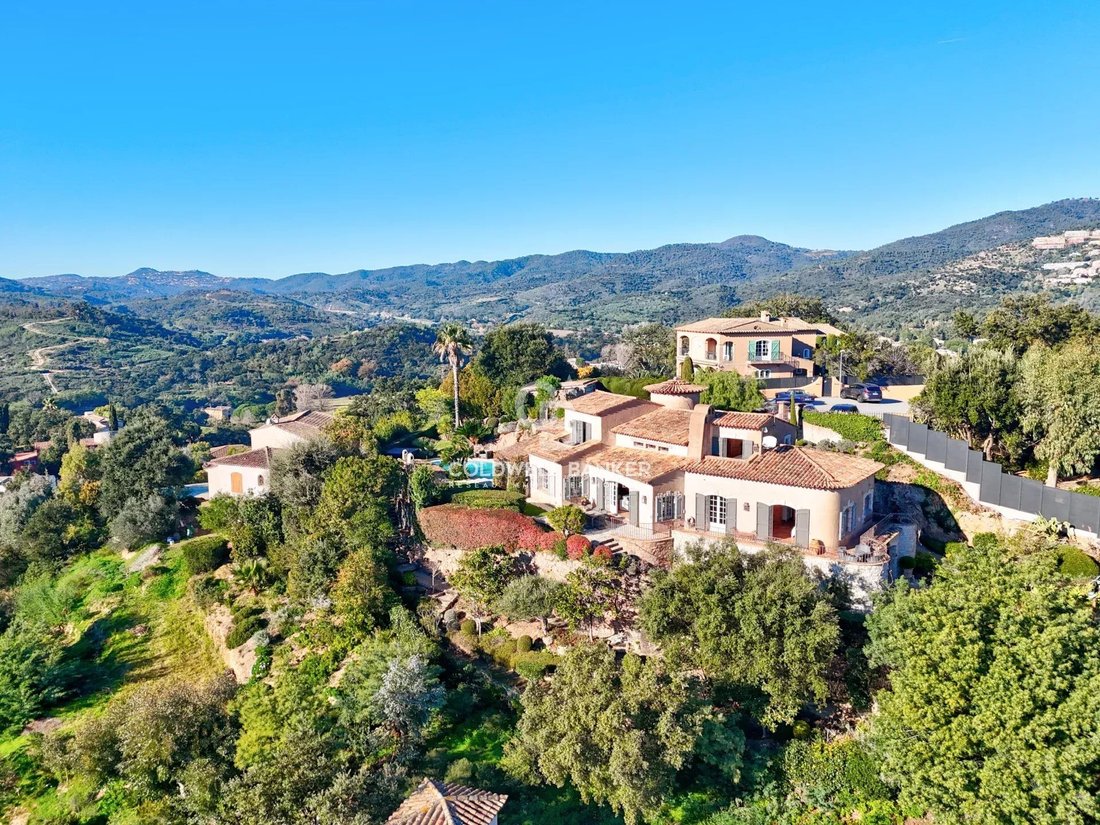 Villa in Mandelieu-la-Napoule, Provence-Alpes-Côte d'Azur, France 1 - 13596079