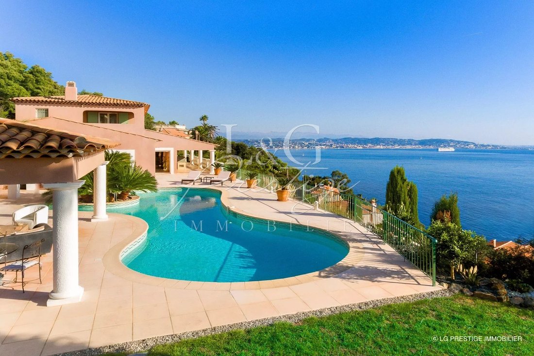 Villa in Théoule-sur-Mer, Provence-Alpes-Côte d'Azur, France 1 - 10888220