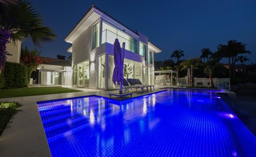 Villa in Dubai, Dubai, United Arab Emirates 1