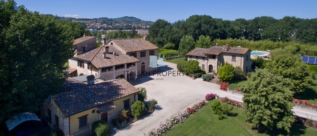 Estate in Bevagna, Umbria, Italy 1 - 14958436